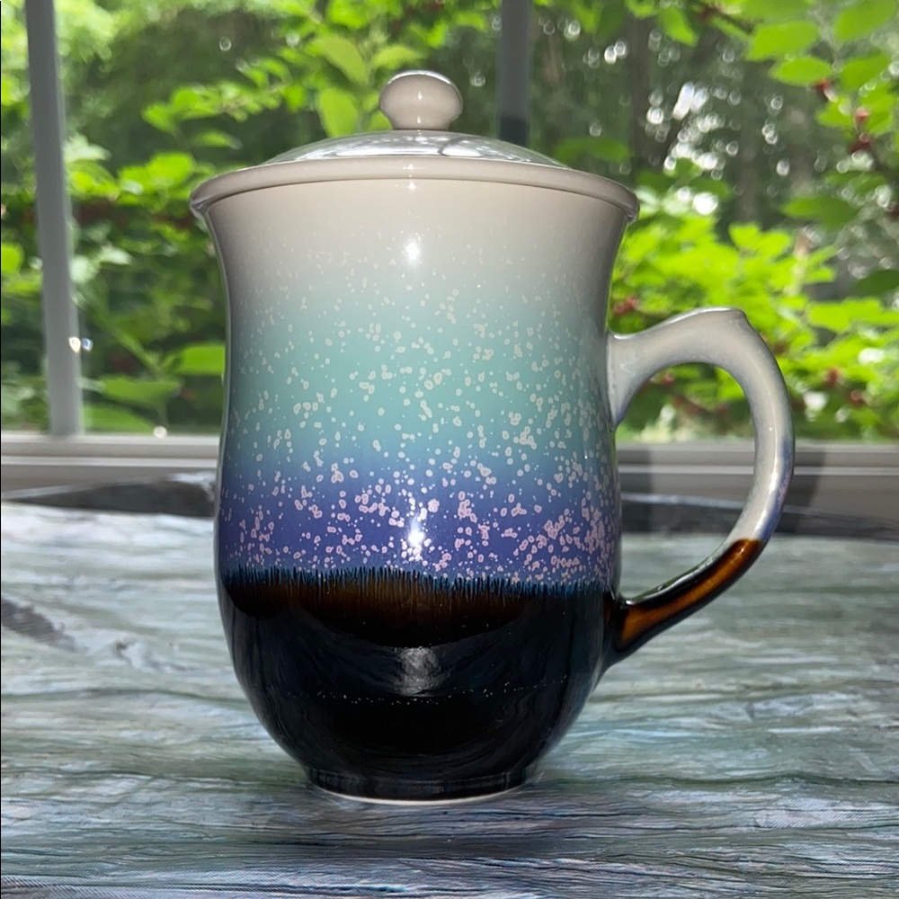 Acera Liven White and Blue Ceramic Drinkware with Lid